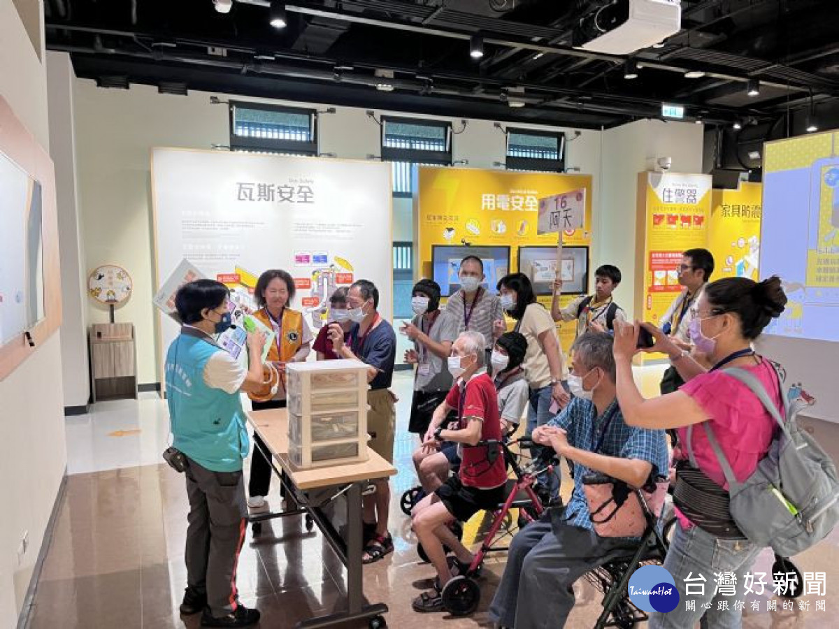 桃園市消防局舉辦「以愛守護 天使飛翔」宣導活動,提升身心障礙者關的團隊精神及防災意識。