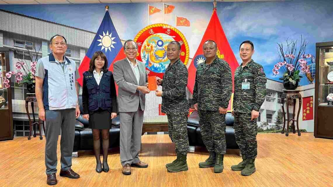 軍友保險公司慰訪南部駐軍 鼓舞士氣
