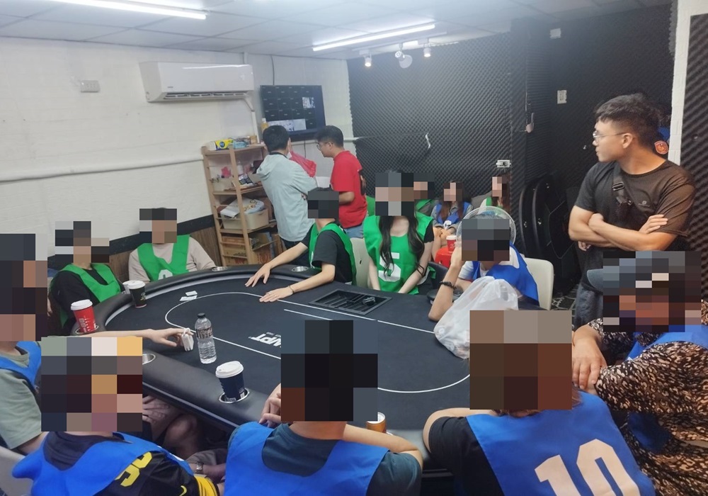 娃娃機店暗藏德州撲克 土城警強力攻堅破賭場 241 248240826a05