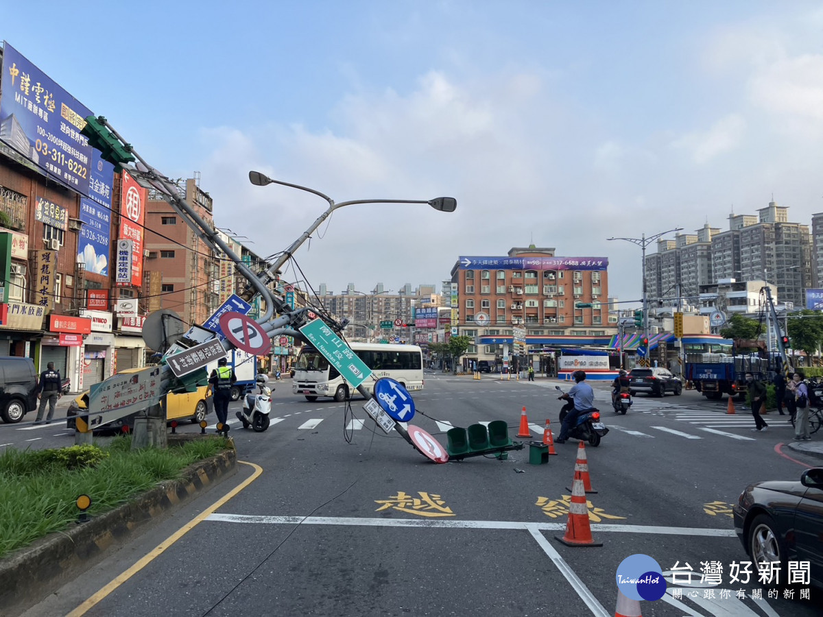 蘆竹警啟動交通快打疏導上班車流