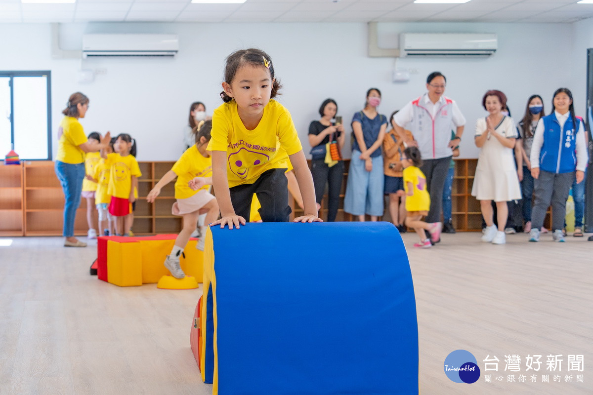 桃園市立桃園幼兒園落成啟用,小朋友使用內部設施。<br /><br />