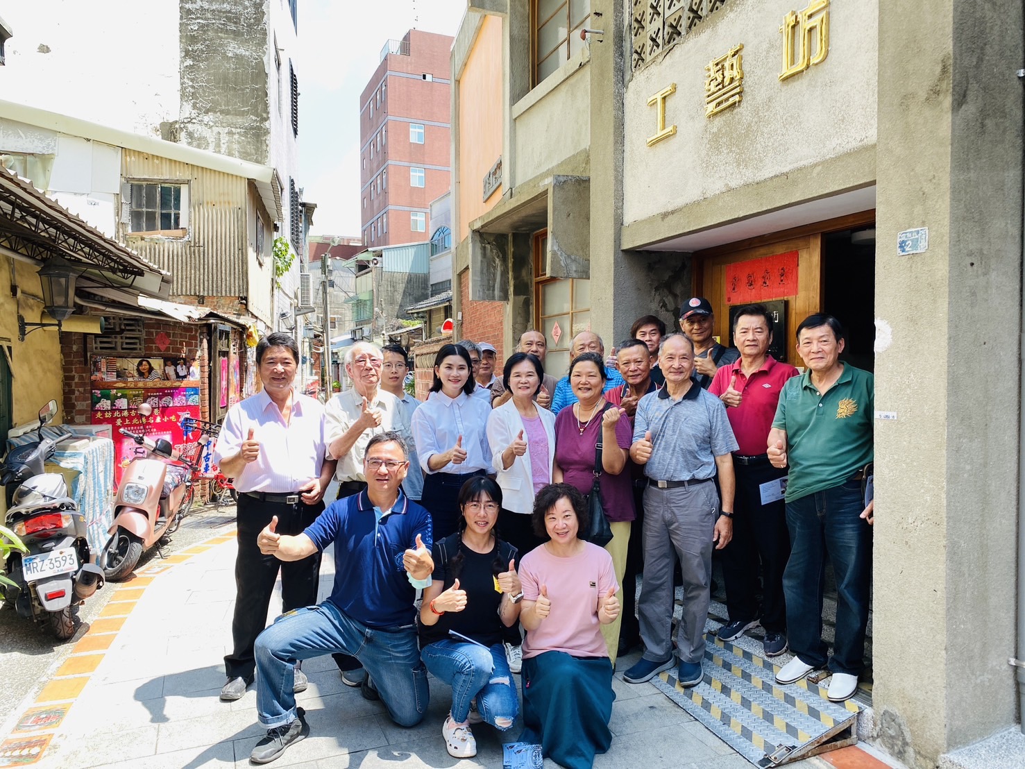 ▲「工藝復興展」,展出三十幾位雲林縣在地工藝師的作品,讓遊客可以來北港拜媽祖、逛老街、賞工藝體驗傳統文化之美。(記者陳雅琪攝)