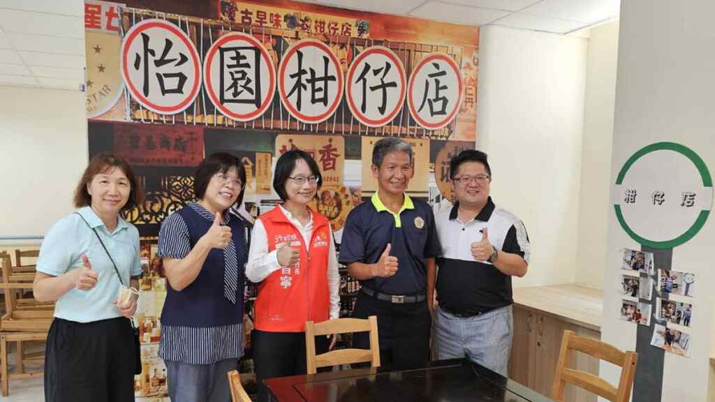 ▲行政院中部辦公室副執行長吳音寧今天在秘書林昌樹陪同下參訪彰化榮家,受到家主任蘇再勝的熱情接待。(記者林明佑翻攝)
