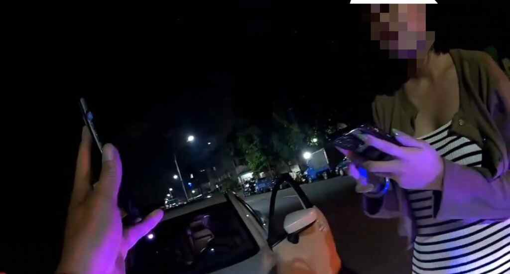 ▲妙齡女懸掛遺失車牌,小港警鷹眼識破移送法辦。(民眾提供)