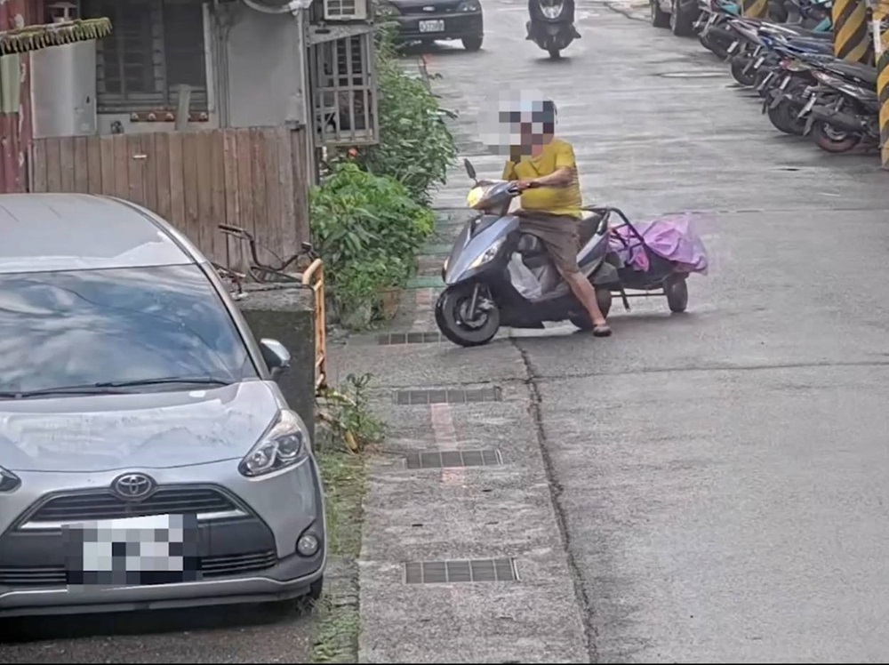 警攔查機車丟了就跑 53歲男竟是電纜線竊嫌 201 cnews204240827a01