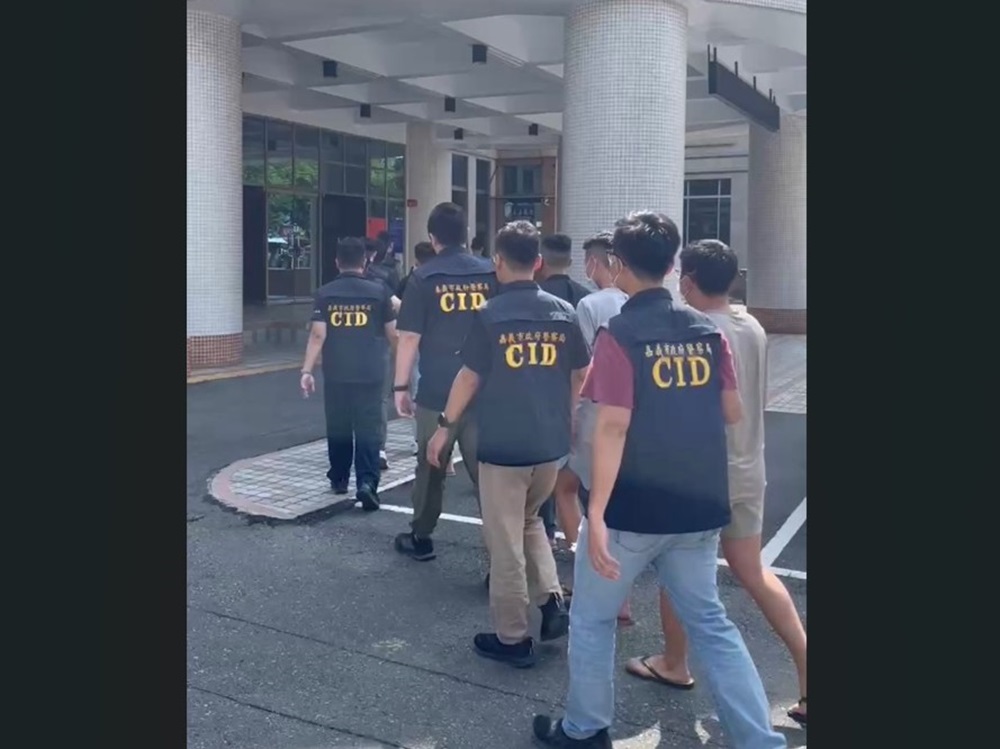 街頭群毆警逮13人 只因老婆打翻醋桶大吵女公關 215 cnews204240827a03