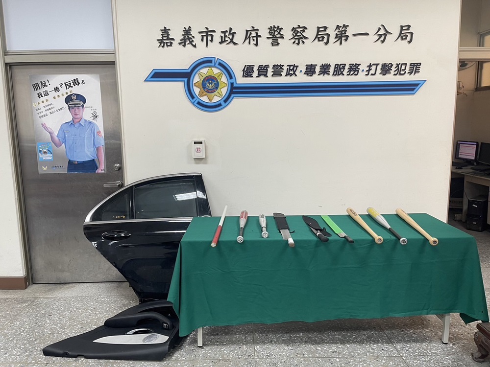 街頭群毆警逮13人 只因老婆打翻醋桶大吵女公關 216 cnews204240827a04