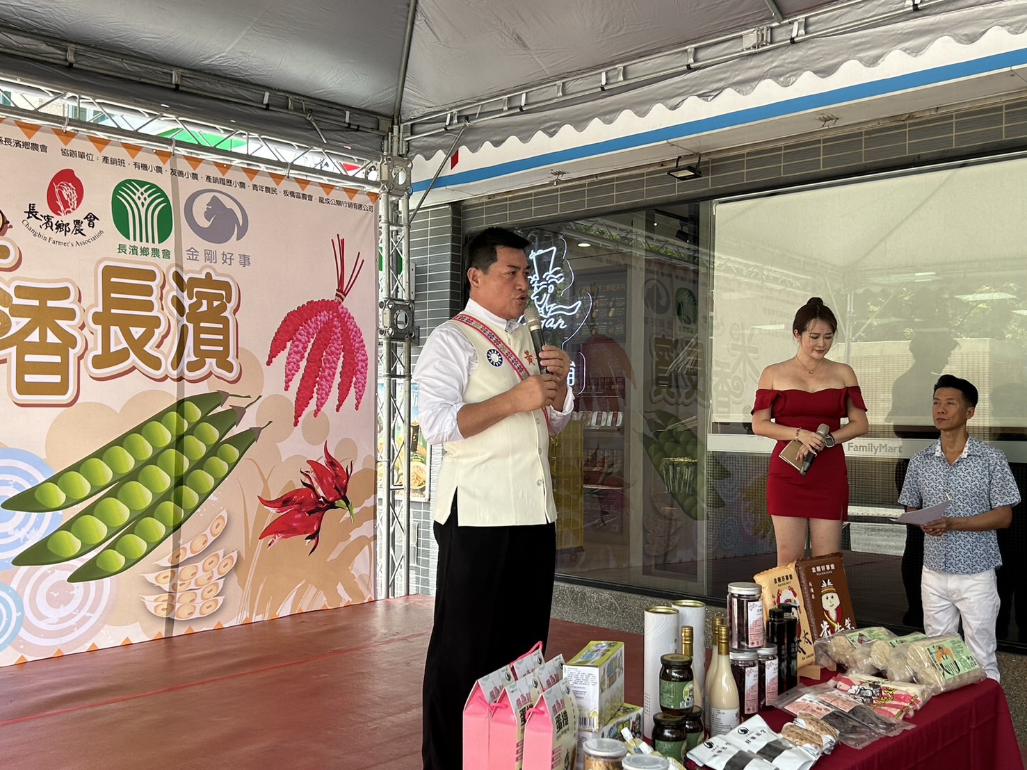 黃仁指出，如何協助受災農民與觀光產業走出低潮，重振往日榮景，是政府和社會大眾一致的期許。(記者包克明 攝)