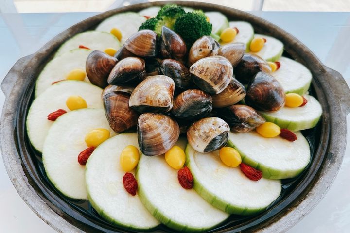 陶板鮮蔬文蛤。 圖:魚藏餐廳/提供