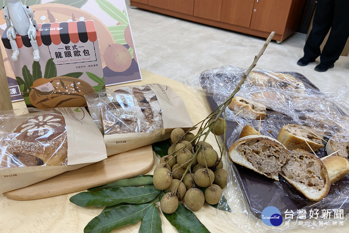 龍眼乾軟式歐包。(弘光科大提供)