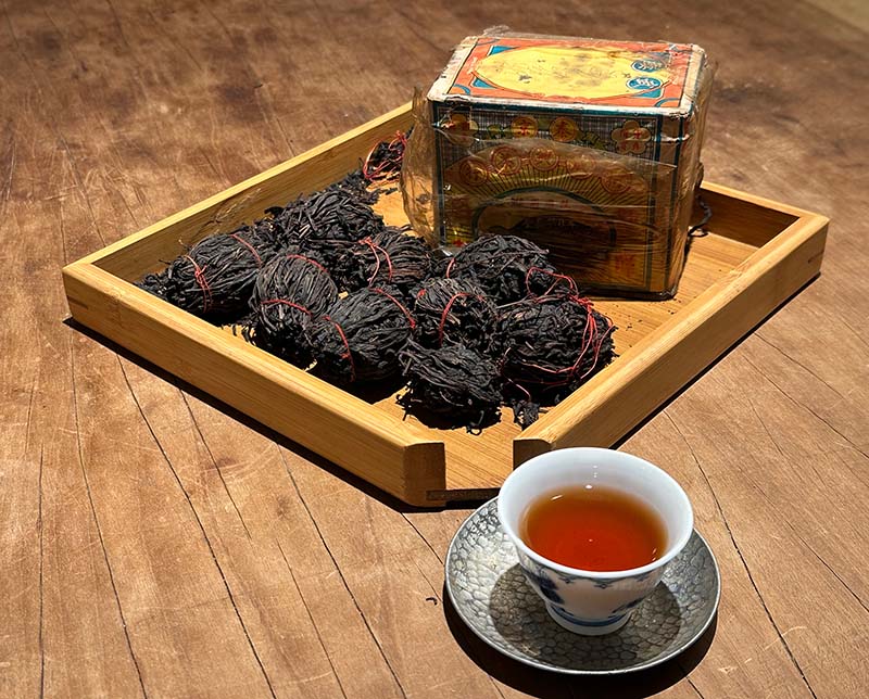 極為罕見的1940年代武夷山古老「龍鬚茶」。攝影/吳德亮