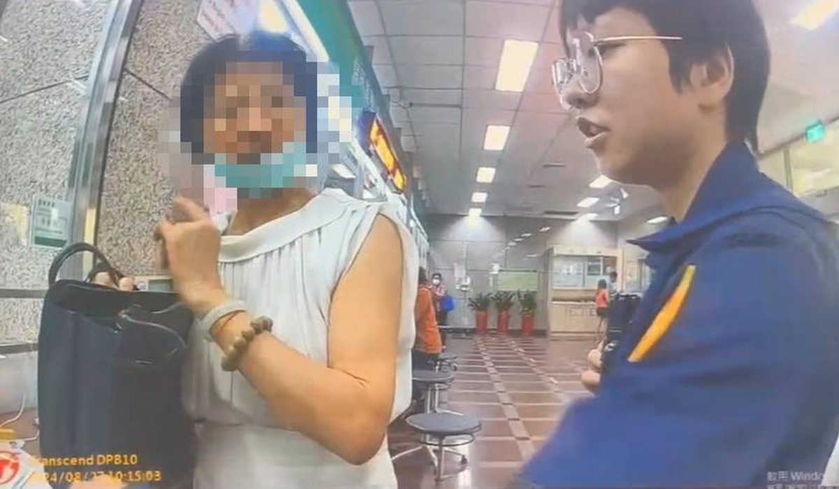 ▲一對老夫妻在彰化縣芳苑警分局原斗派出所門口吵架，被警方當場戳破是詐騙老哏。（警方提供）