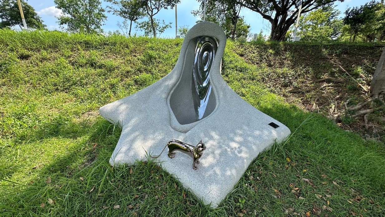 超巨融化水管!超現實藝術裝置衝擊台中中央公園 超巨融化水管!超現實藝術裝置衝擊台中中央公園