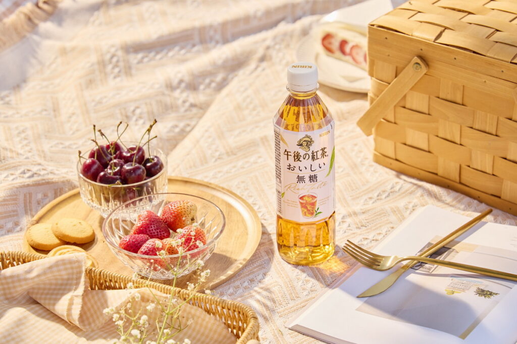 「KIRIN午後紅茶」採用被譽為紅茶界香檳的世界三大茗茶之一的「大吉嶺茶葉」，並以「兩段萃取製法」，帶出清新香氣與豐醇美味，味道清爽無負擔。