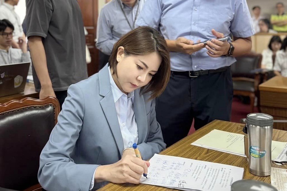 政院打詐辦公室變身「指揮中心」 陳菁徽籲:要有積極作為別只是改名 238 政院打詐辦公室變身「指揮中心」 陳菁徽籲:要有積極作為別只是改名 237