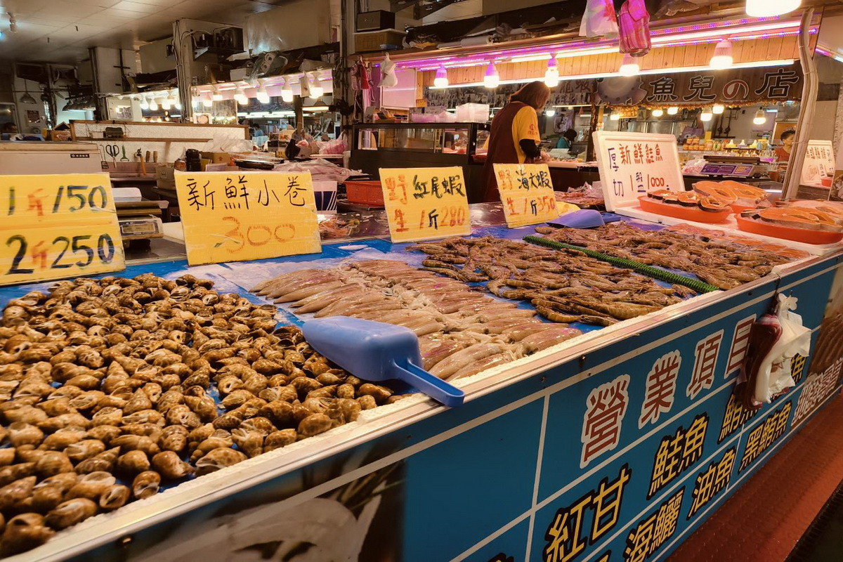 永安漁港新鮮海產魚貨。<br /><br />