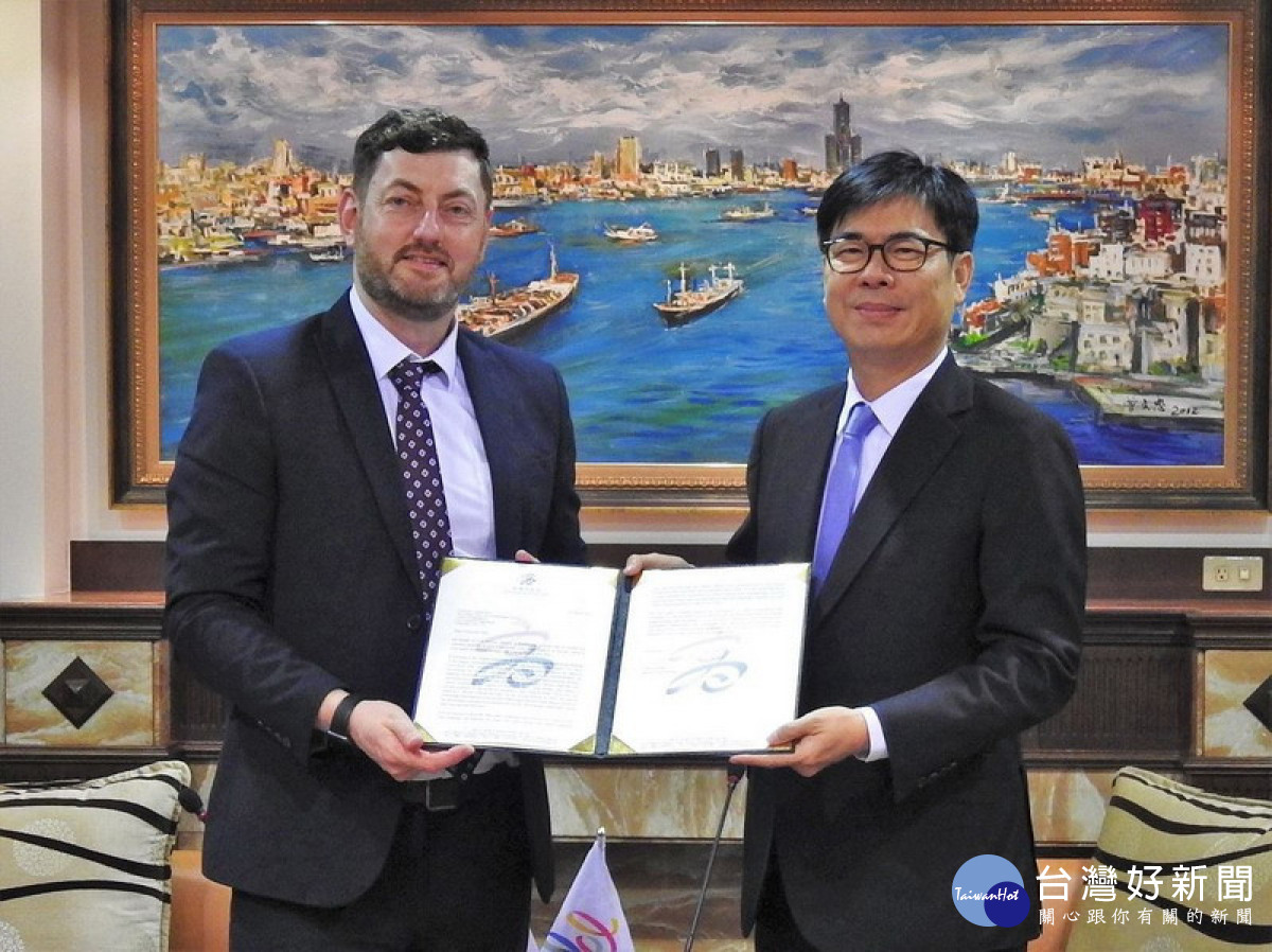 ▲愛丁堡市凱米戴伊議長去年訪高與高雄市長陳其邁交換合作意向書，現在更進一步推動愛丁堡議會通過友好高雄決議案。