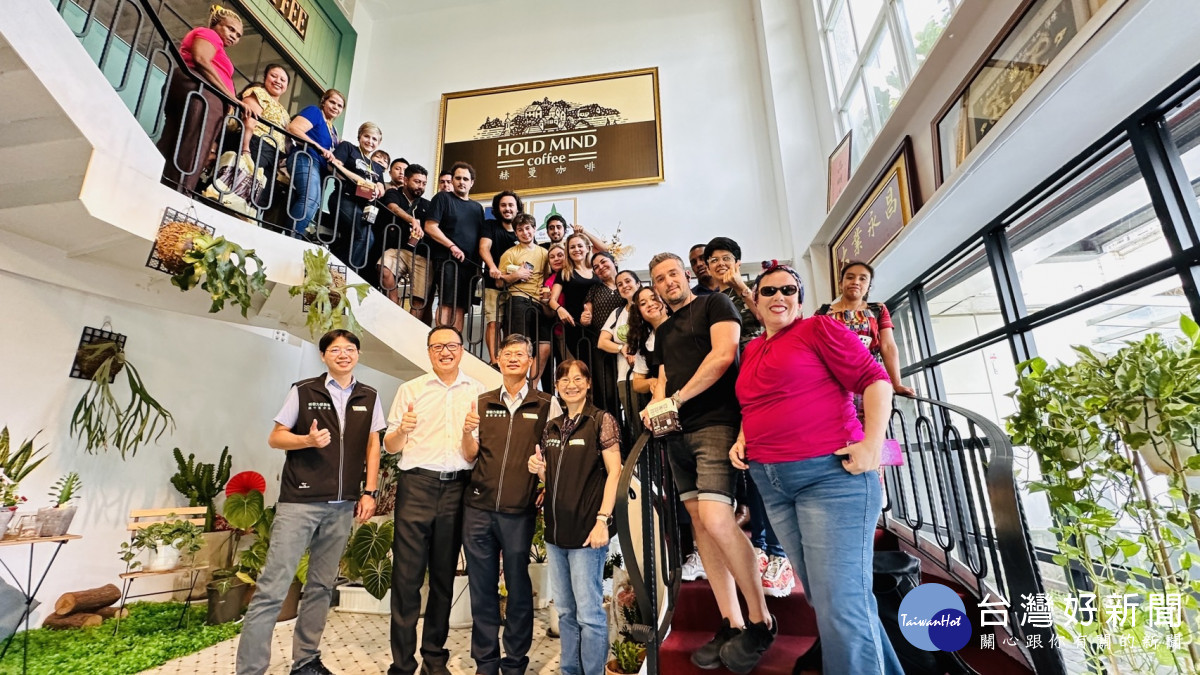 桃竹苗分署為讓友邦及友好國家學員了解台灣創業歷程並促進交流,帶領學員參觀微型創業店家「赫曼咖啡烘焙體驗工廠」。
