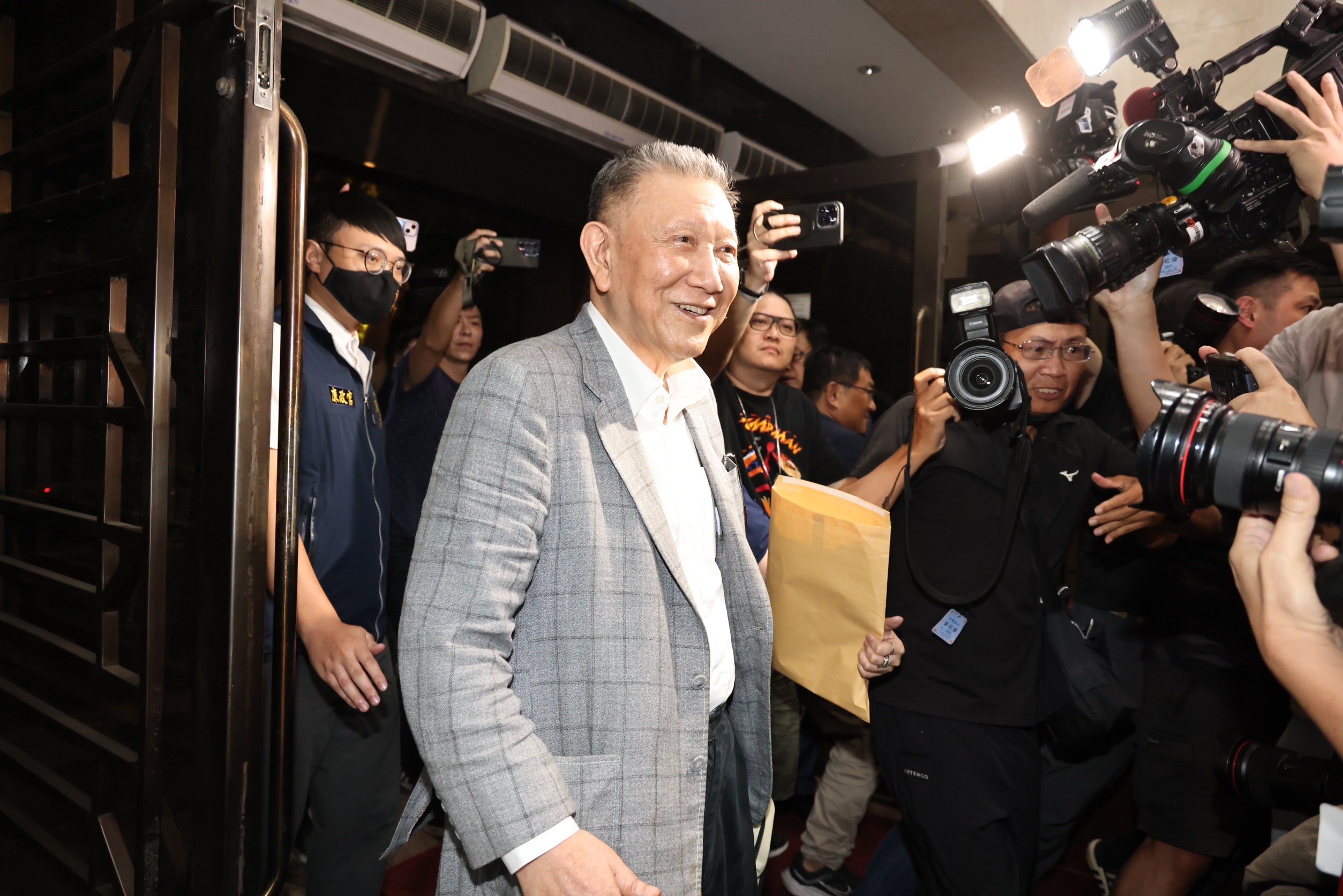 威京集團主席沈慶京疑行賄應曉薇4500萬,請她協助遊說柯文哲。林啟弘攝