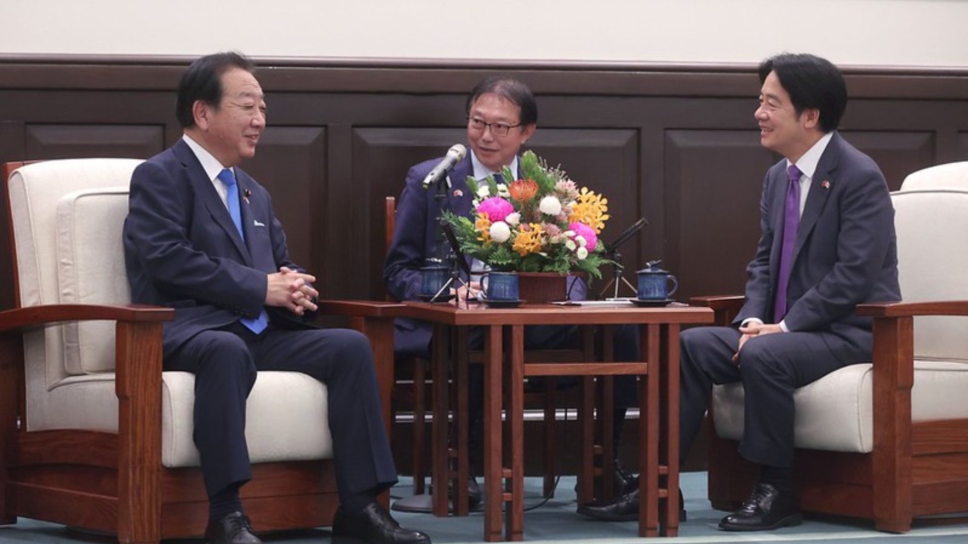 日本立憲民主黨最高顧問、眾議員野田佳彥(左)在8月21日到訪台灣,拜會總統賴清德。總統府提供