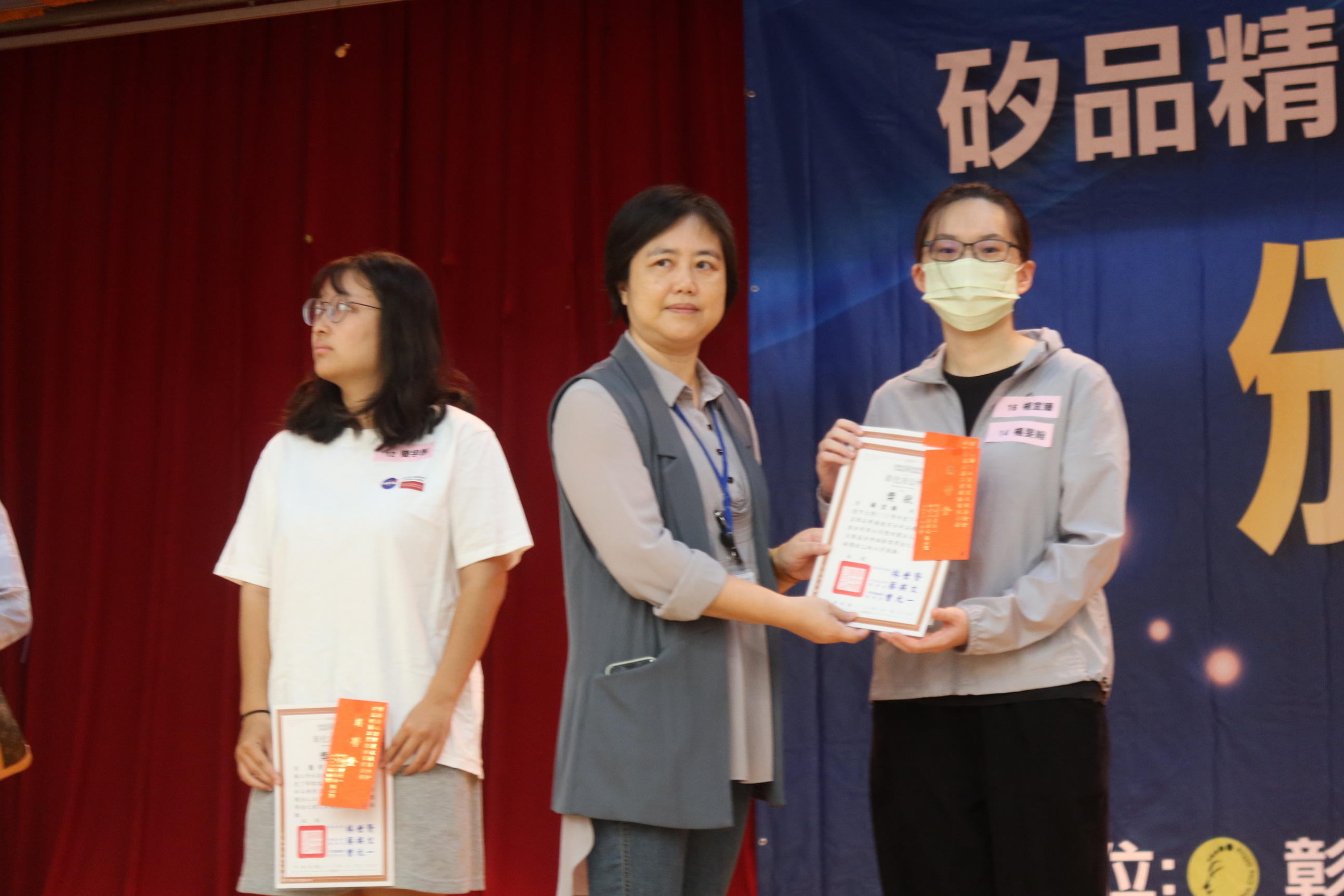 ▲矽品精密公司頒發112學年度第二學期獎學金，彰化市54名學子獲頒28萬2千元獎學金。（記者張溎壕攝