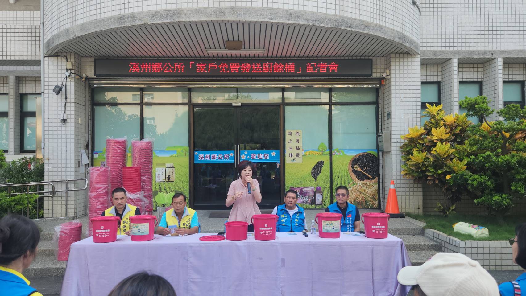 ▲溪州鄉公所採購廚餘桶將分送給各家戶，希望能達到廚餘、垃圾減量的功效。（溪州鄉公所提供）