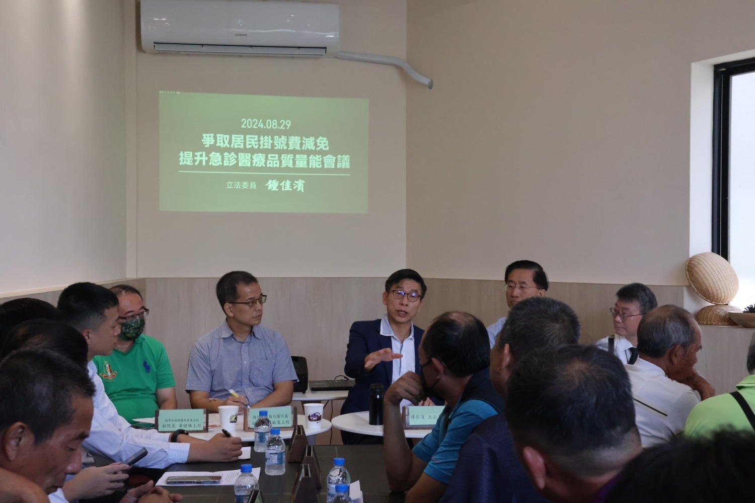 鍾佳濱召開座談會爭取國軍醫院提升急診醫療品質，榮總減免在地居民掛號費