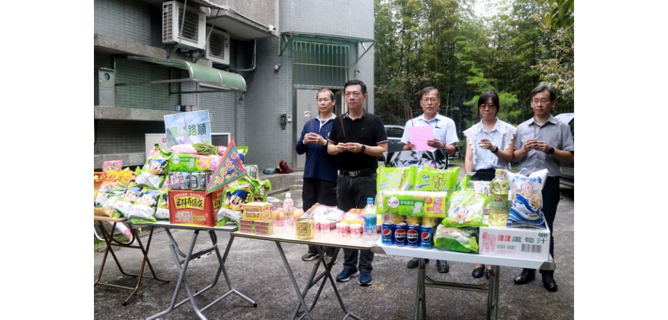南投縣政府新聞行政處前往集集大山轉播站 普度好兄弟拜「蘆筍」祈求「路順」