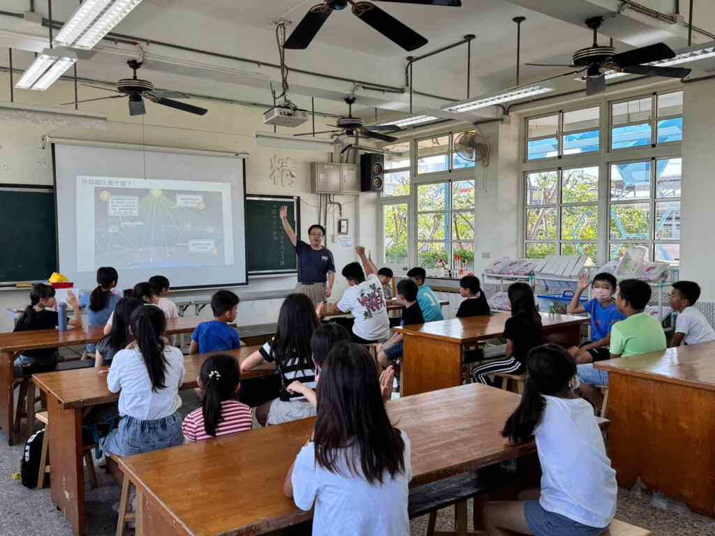 ▲大葉大學環工系、消防學程周中祺主任協助大莊國小辦理科學營。（記者林明佑翻攝）