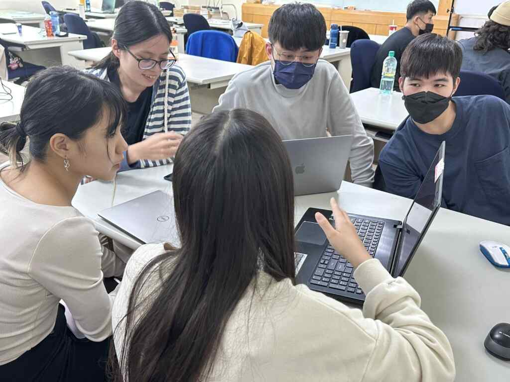 ▲產業新尖兵課程小組討論。(記者林明佑翻攝)