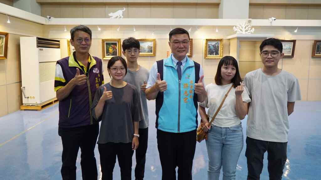 ▲山靈水秀油畫聯展於即日起至9月30日在鹿港鎮圖書藝文中心一樓展演廳展出,鹿港鎮長許志宏邀請大家前來欣賞交流,一起暢遊藝術領域、陶醉於美學世界。(記者林明佑翻攝)