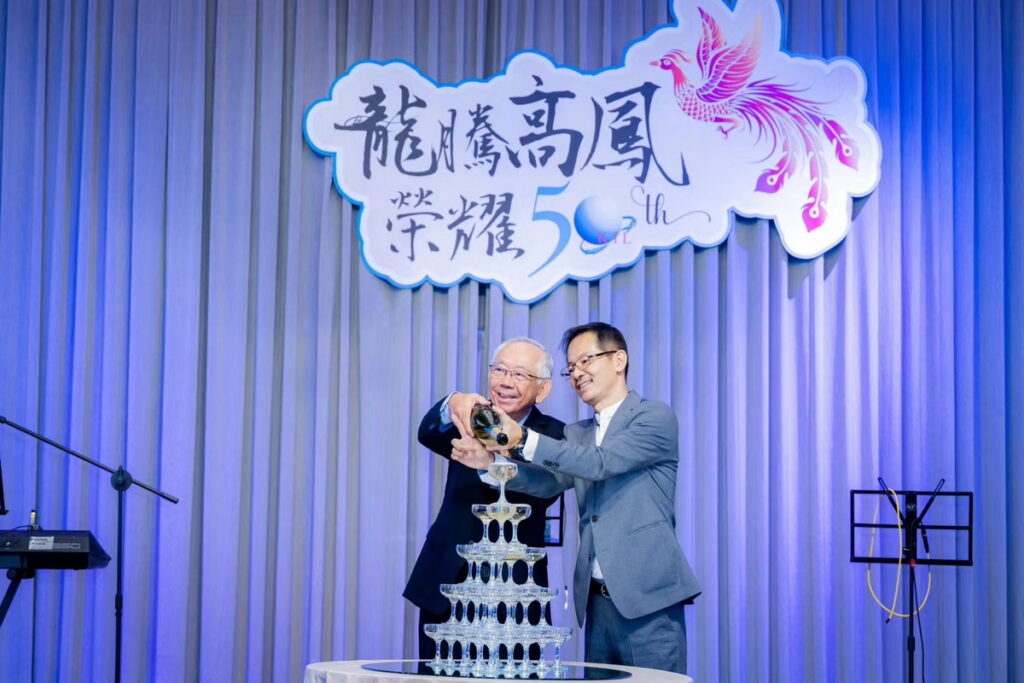 高鳳國際物流集團　王正彥董事長與邱宏榮總經理合影
