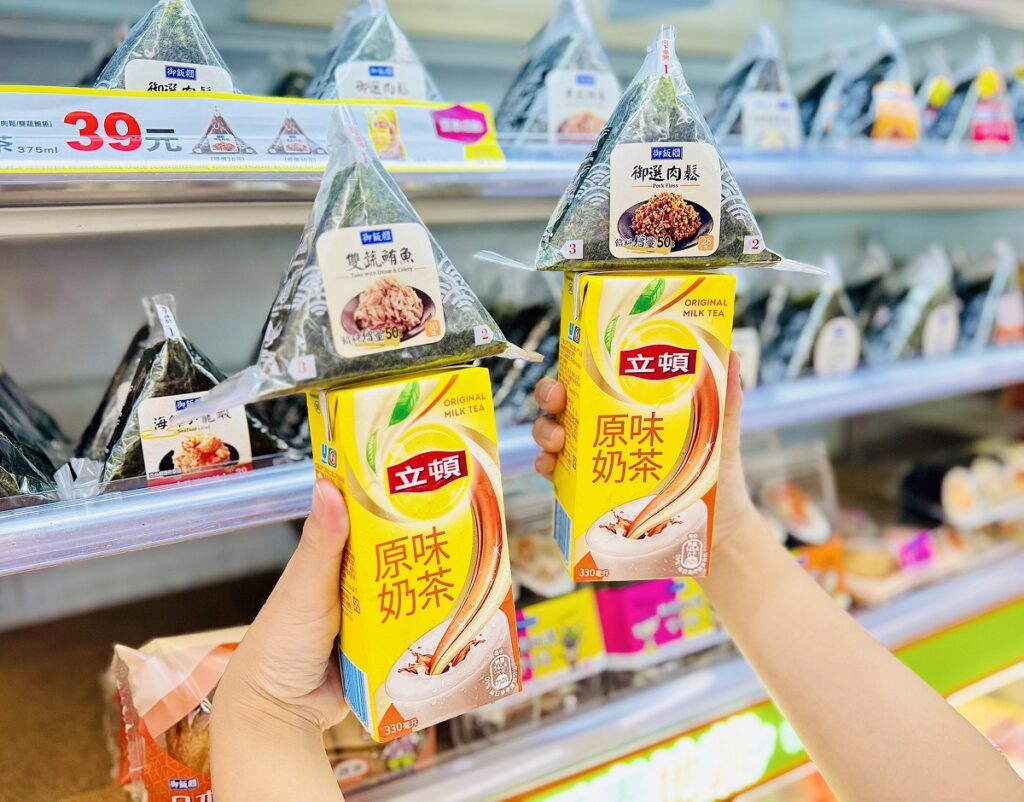 7-ELEVEN針對推出5種百元以下超值優惠組合,推薦指定飯糰搭配立頓奶茶最低只要39元
