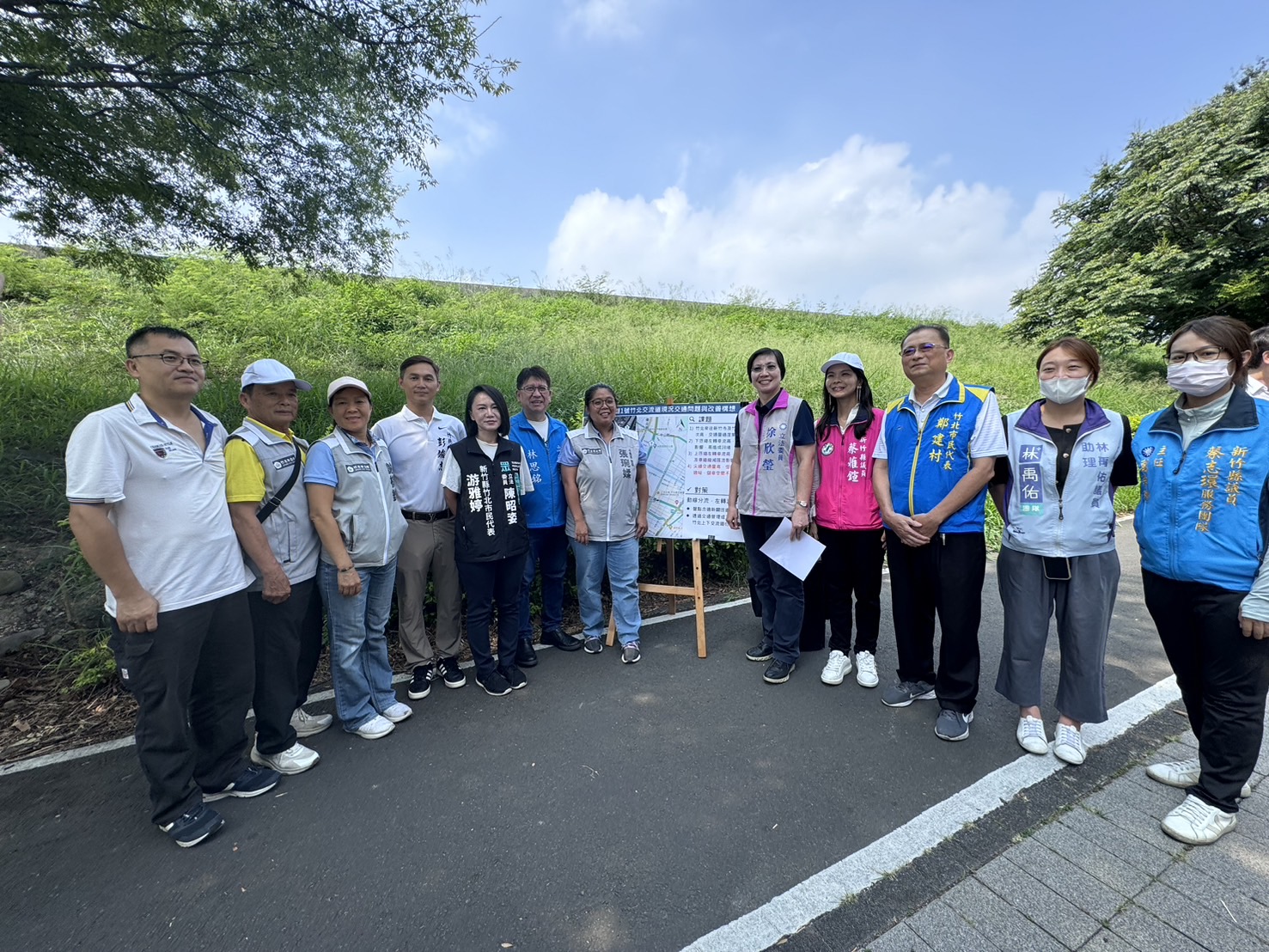 立委林思銘於8月29日召開交通建設會議，參與者包括徐欣瑩、鄭正鈐委員及多位中央及地方官員，共同討論竹北交通改善計畫。（圖/記者林照東翻攝）