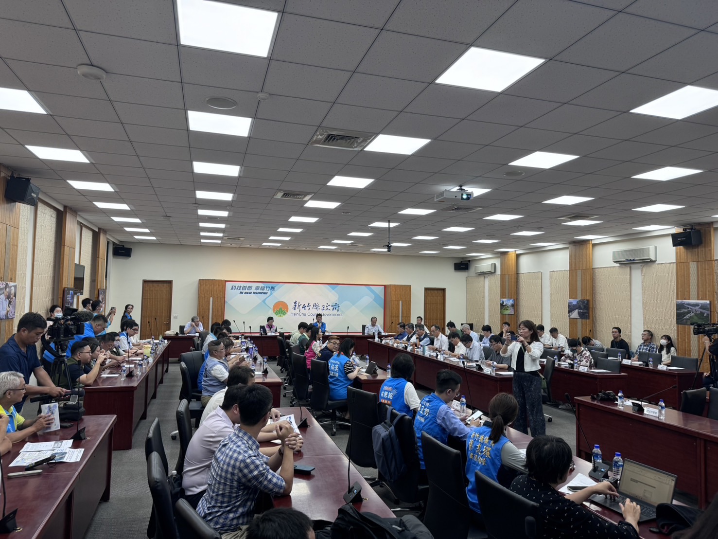 會議討論竹北交通改善計畫，整合基層意見，向中央提出建議，加速解決竹北交通問題。（圖/記者林照東翻攝）