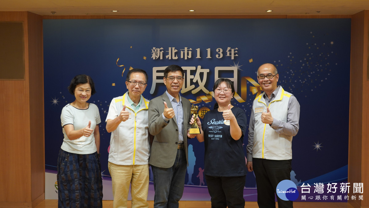 三重戶所的張麗玲承辦審核業務17年,主動在案件中發掘問題並提出建議獲內政部參採