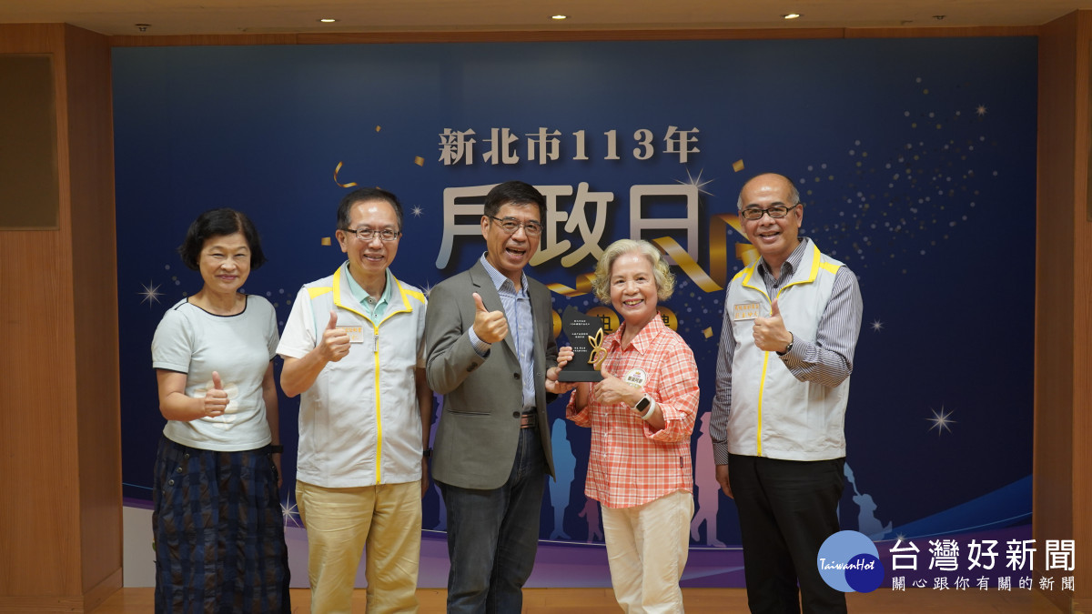 三峽戶所志工蔡張阿麥耐心熱情,是同仁強力的後盾。