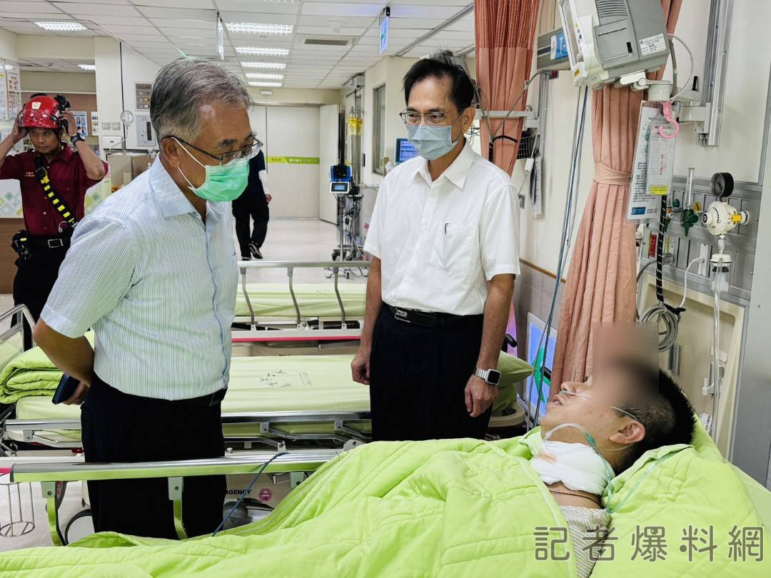 ▲高市消防局長王志平到醫院探視同仁。(圖/消防局提供)
