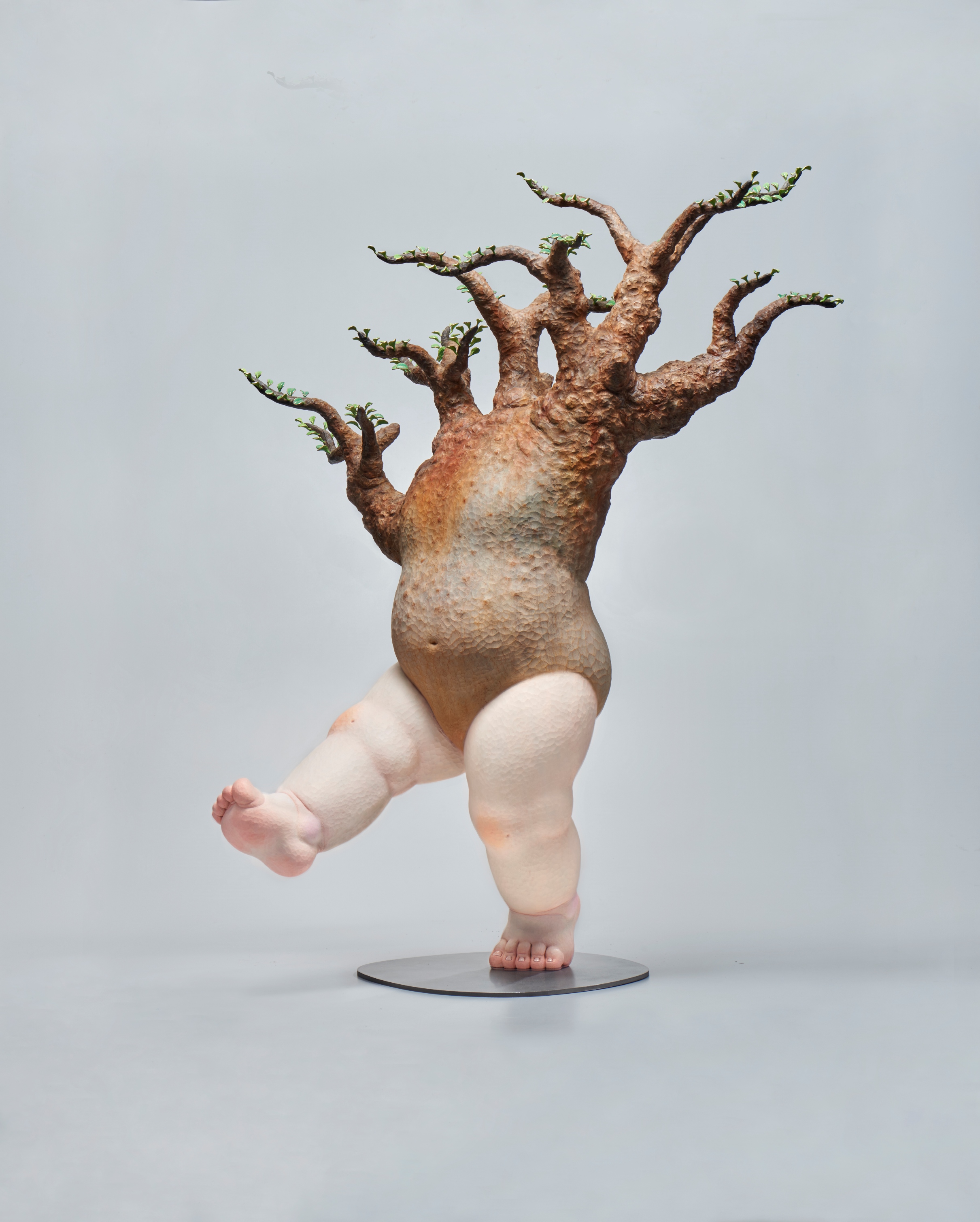 ▲Toddler Monster 86.7 x 63.2 x 58.5 cm 樟木、壓克力彩、銅、 不銹鋼 2024(Be come true)