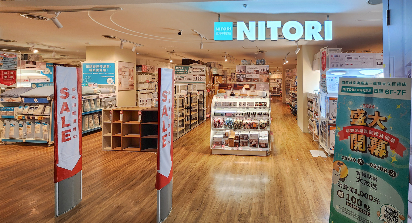 ▲歡慶高雄大立店開幕，即日起至9月8日，凡消費滿200元，就能獲得「宜得利家居經典黑貓」結合「高雄城市代言人高雄熊」獨家設計的聯名購物袋。（圖/記者黃淑貞攝）
