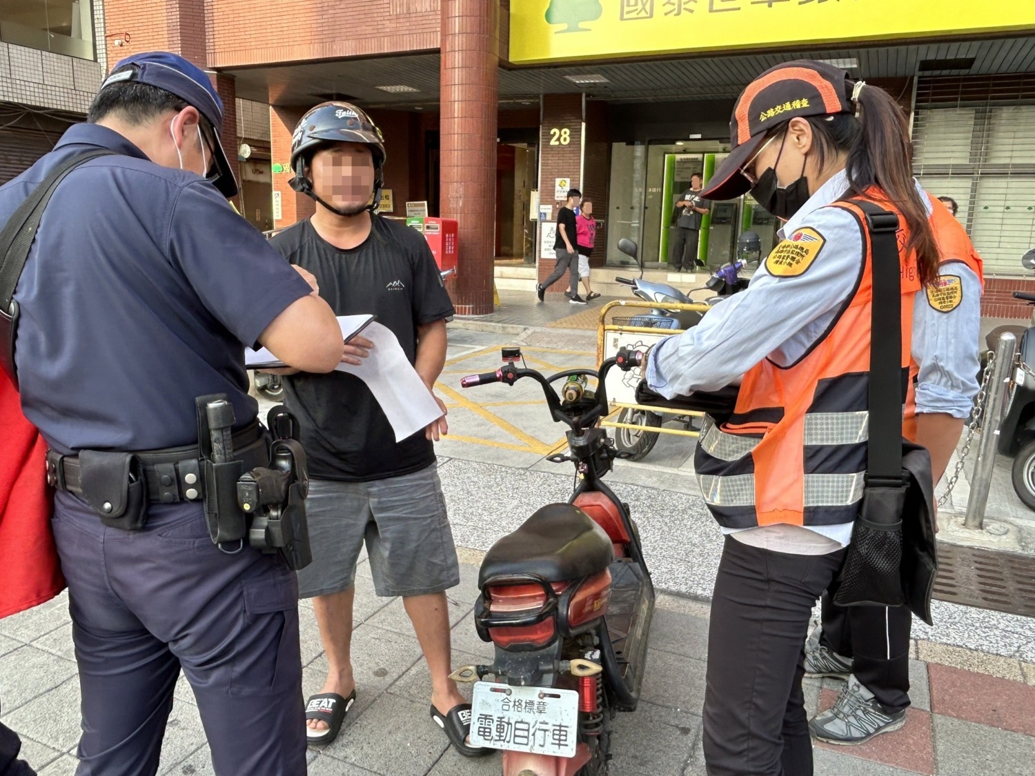 微型電動二輪車請儘速領牌 以免受罰