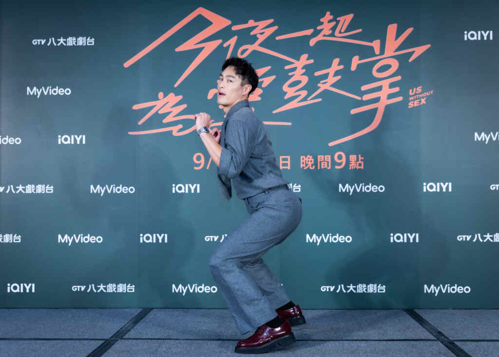 ▲楊祐寧被拱翹屁股拍照（壹壹影業提供）