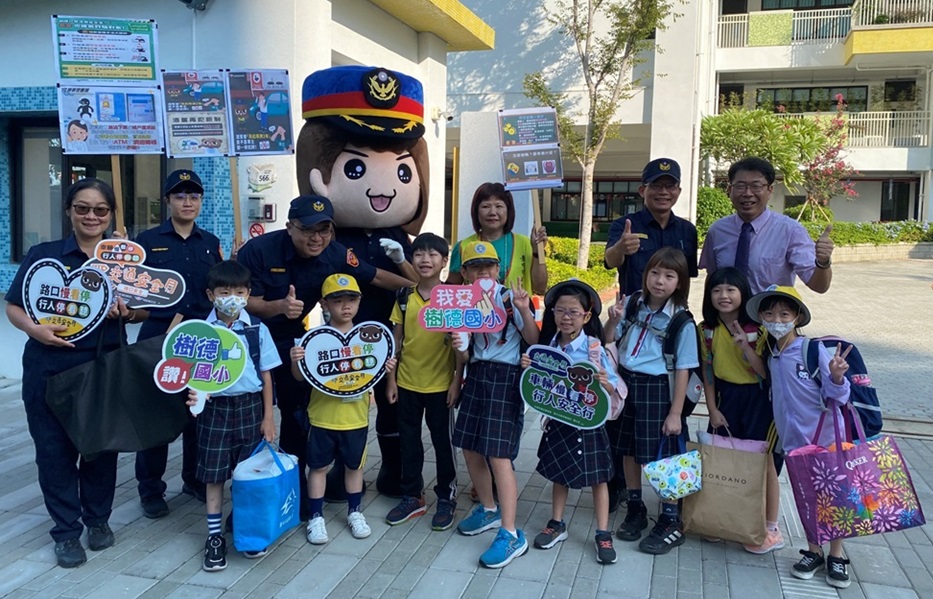 ▲圖說:中警三分局活力應援團,開學日陪童開心重返校園 (圖/台中市政府 提供)