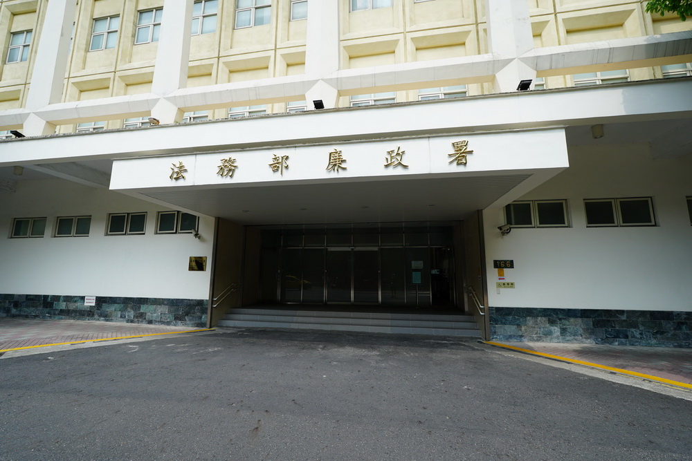 京華城案再搜索柯辦、住處 柯文哲夫婦約談到案 198 京華城案再搜索柯辦、住處 柯文哲夫婦約談到案 197