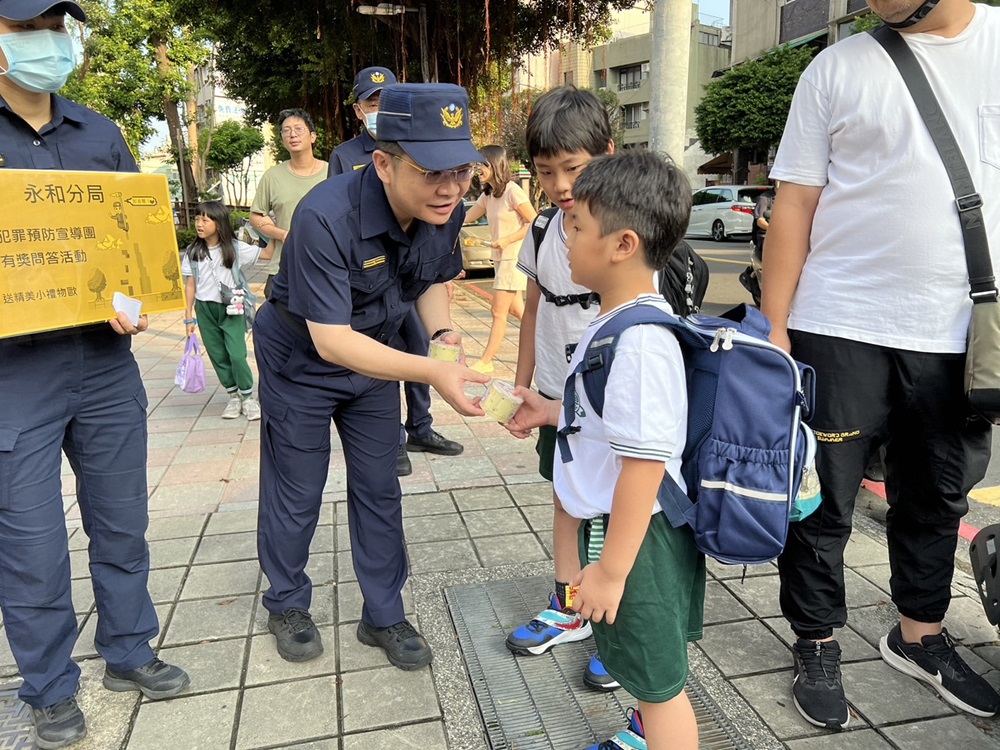兒權優先 新北警啟動交通安全勤務 196 cnews204240830a05
