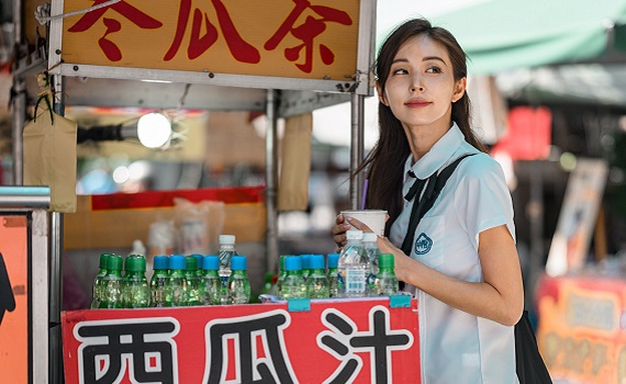 韓國最美模特兒金寶拉漫遊府城 黃偉哲市長帶路逛臺劇「想見你」知名景點