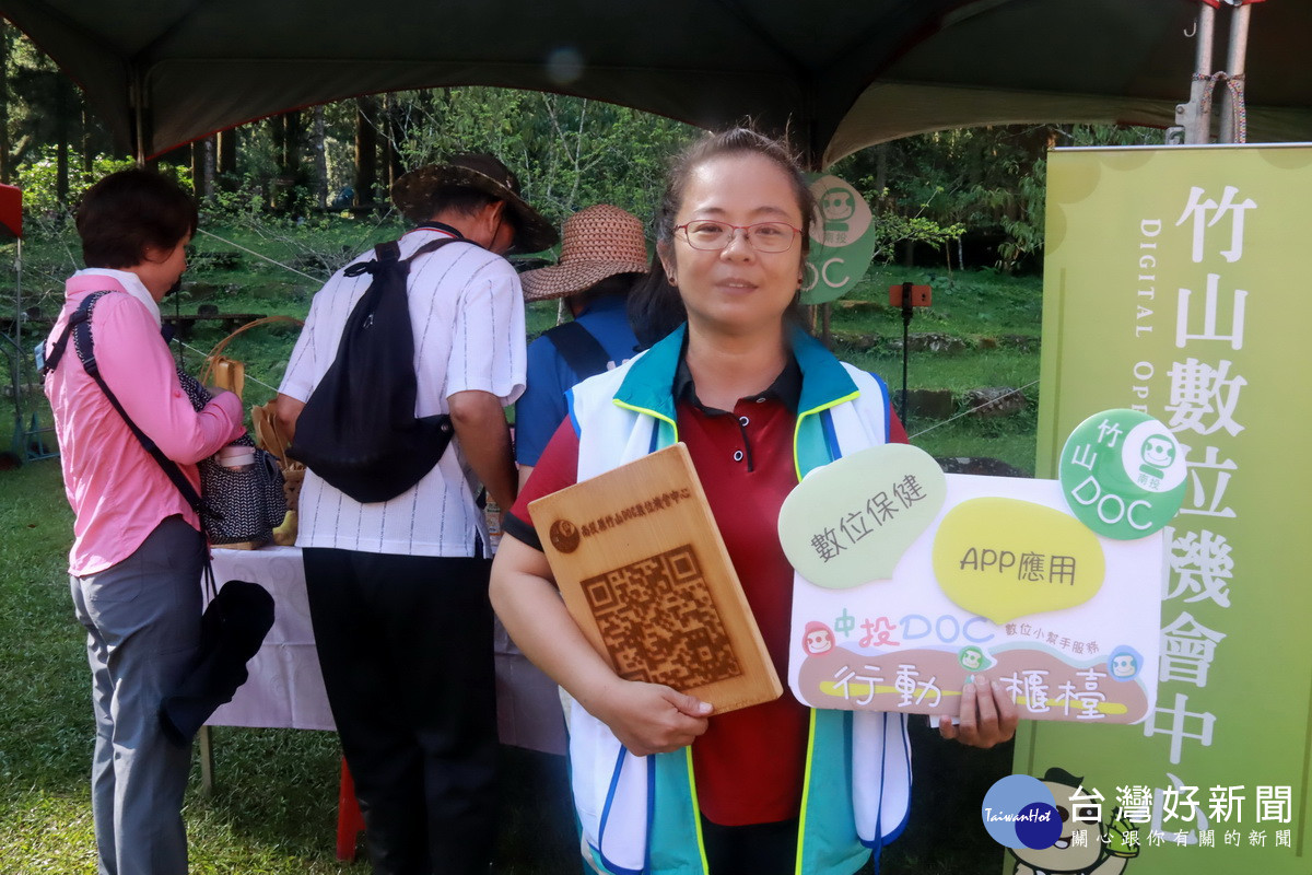 竹山數位中心免費推廣數位生活。(記者扶小萍攝)