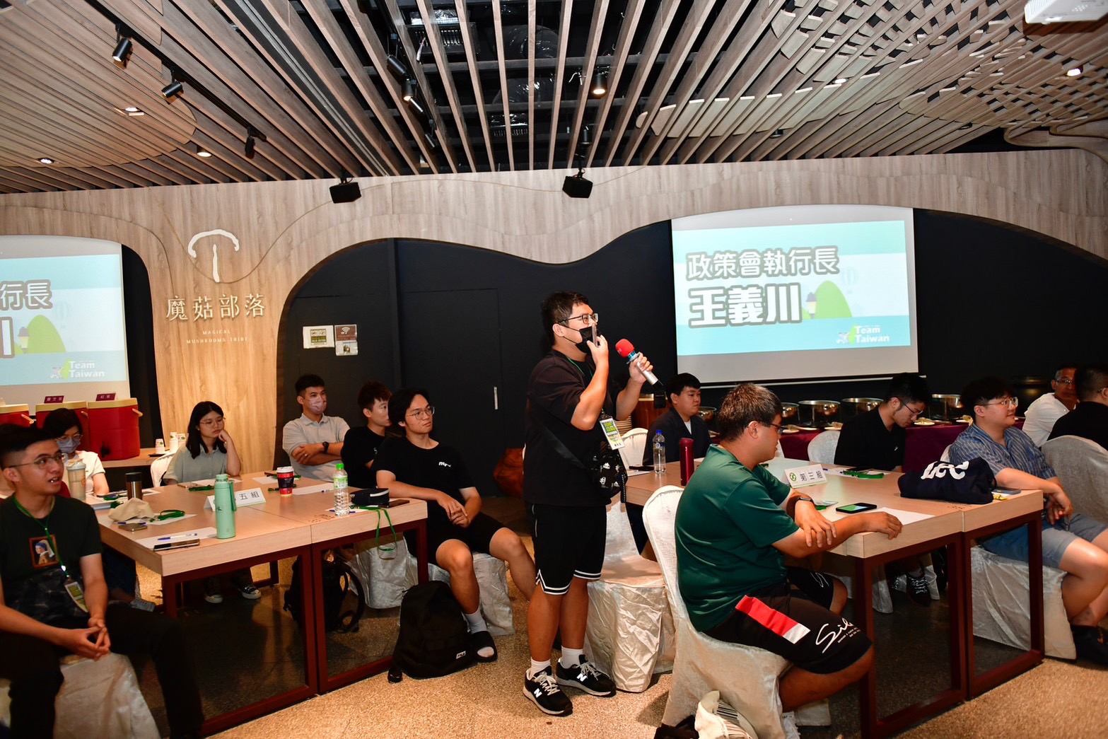 ▲民主進步黨彰化縣黨部與台灣民主學院合作舉辦「新生代青政治」青年營，在埔心鄉蘑菇部落農場舉行。（記者張溎壕攝）