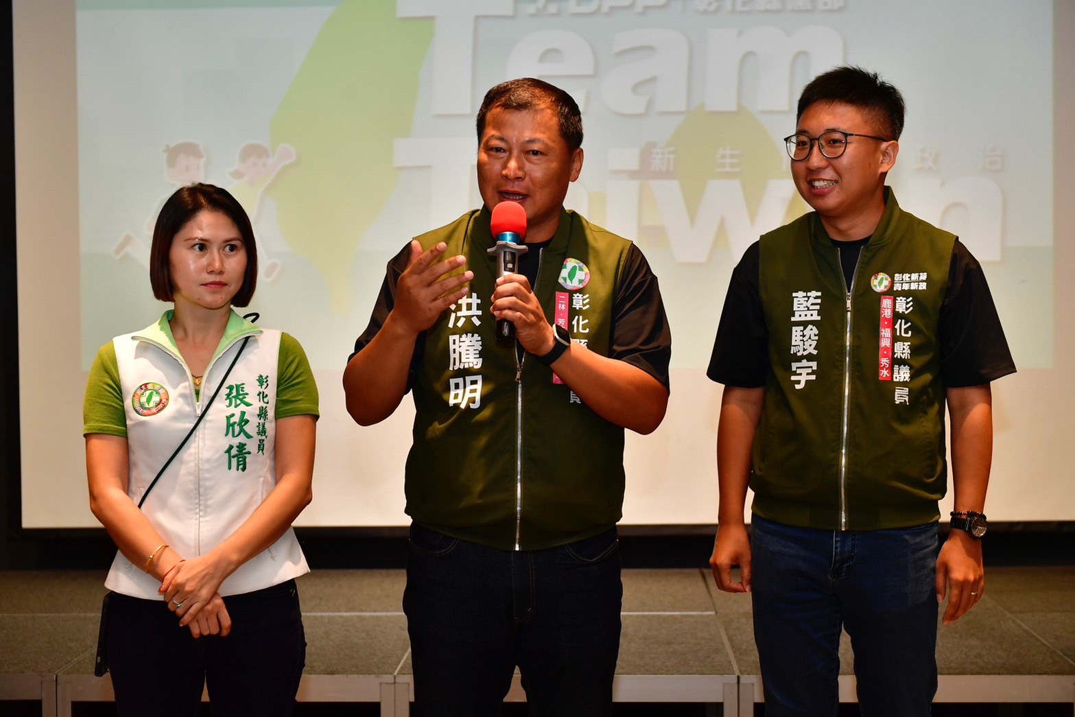 ▲民主進步黨彰化縣黨部與台灣民主學院合作舉辦「新生代青政治」青年營，在埔心鄉蘑菇部落農場舉行。（記者張溎壕攝）