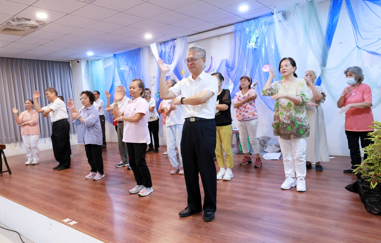 農曆七月期間特地在林口南勢活動中心舉辦「林口法鼓隊竹筒回娘家讀書會」。